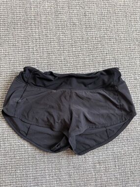 Lululemon 2.5 Inch Low Rise Speed Up Shorts